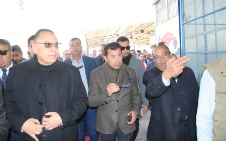 أعضاء الصفوة يكرمون مجلس الإدارة والوزير يشيد بالطفرة الإنشائية 