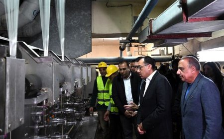 "مدبولي" يبدأ جولة تفقدية بعدد من المشروعات الصناعية والبترولية بمحافظتي البحيرة والإسكندرية