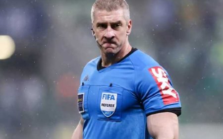 حكم مباراة الأهلي والزمالك في الشوط الأول يتعامل بذكاء