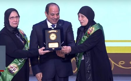 الرئيس يكرم عددًا من أسر شهداء القوات المسلحة