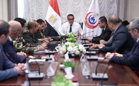 وزير الصحة يتابع الموقف التنفيذي للشبكة الوطنية للطوارىء والسلامة العامة داخل قطاعات وهيئات الوزارة