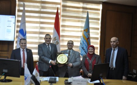 رئيس جامعة كفرالشيخ يكرم الفائزين بمسابقة أفضل كلية صديقة للبيئة