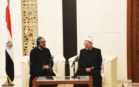 المفتي يلتقي كاهن الكنيسة السريانية الأرثوذكسية في مصر للتهنئة بعيد الفطر