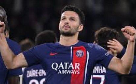 باريس يكتسح ليون برباعية في الشوط الأول