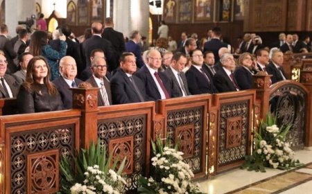 وزير التنمية المحلية يهنئ البابا تواضروس الثاني بعيد القيامة المجيد ويشارك في القداس بالكاتدرائية المرقسية بالعباسية