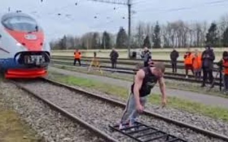 " دينيس فوفك،" الروسي يجر قطارا سريعا برقم قياسي عالمي