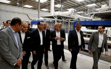 رئيس الوزراء يواصل جولاته في  مصانع العاشر من رمضان