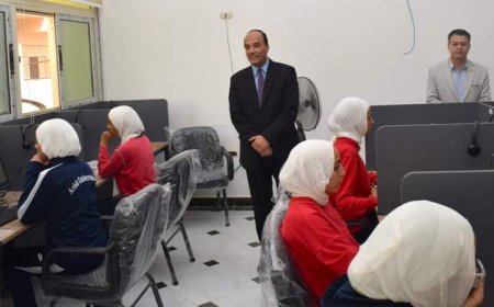 رئيس جامعه العريش يتفقد سير عمليه الإمتحانات بمركز الإختبارات