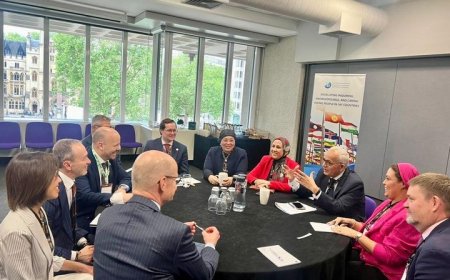 وزير التربية والتعليم يلتقي بالفريق التنفيذي للبكالوريا الدولية (IB)