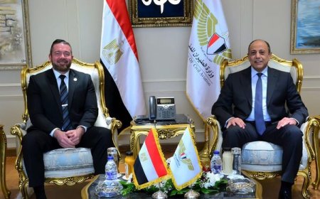 وزير الطيران المدنى يلتقي وفد إدارة أمن النقل الأمريكية (TSA) بالعاصمة الإدارية الجديدة