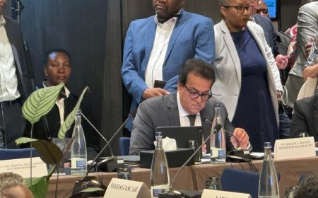 وزير الصحة يستعرض نتائج التجربة المصرية الرائدة في القضاء على فيروس سي