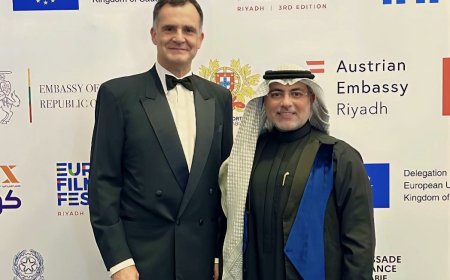 حضور حافل لـ عاطف سندي على السجادة الزرقاء في الإفتتاح الخاص بمهرجان الأفلام الأوروبية 2024 بالرياض