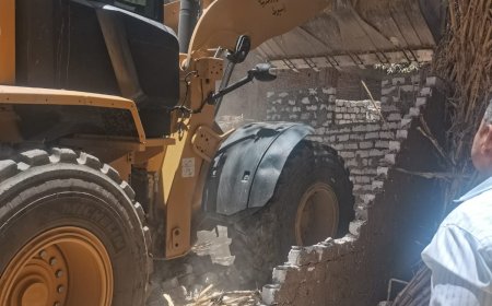 إزالة فورية لحالتي تعدٍّ بالبناء المخالف بمركز ومدينة أبوصوير 