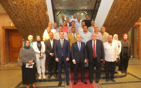 محافظ كفرالشيخ يلتقي بعدد من الصحفيين والإعلاميين عقب تولي مهام عمله.. أى تحدٍ مهما كان صعبًا فهو ليس مستحيلًا