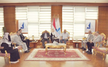 رئيس جامعة كفر الشيخ يستقبل مستشار وزير المالية لشئون برامج الموازنة كلوب يختار الموهوبين في كرة القدم استعدادا للموسم الجديد 