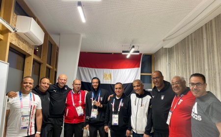 البعثة المصرية تحتفل ببرونزية محمد السيد داخل القرية الأولمبية بباريس