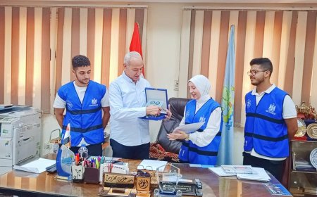 وكيل وزارة الشباب بكفر الشيخ يتسلم درع تكريم المديرية بمناسبة ختام الموسم الخامس لشباب يدير شباب