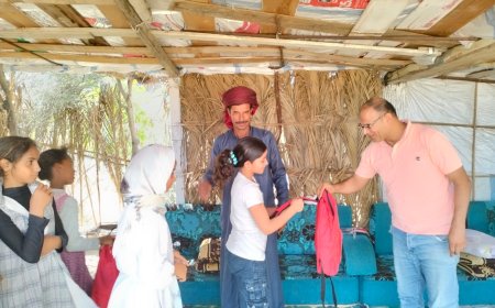 حقائب مدرسيه لاطفال قريه مزار إهداءا من محافظ شمال سيناء