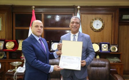 محافظ كفرالشيخ يكرم وكيل وزارة التموين لبلوغه السن القانونية للمعاش