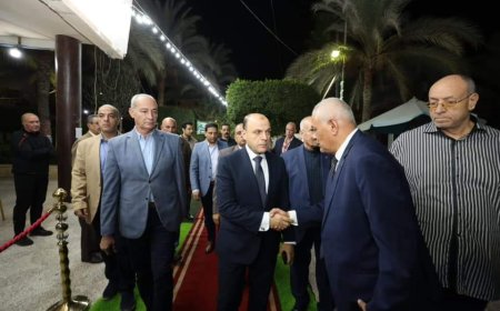 محافظ كفرالشيخ يؤدي واجب العزاء فى وفاة اللاعب «محمد شوقي» بنادي كفرالشيخ الرياضي