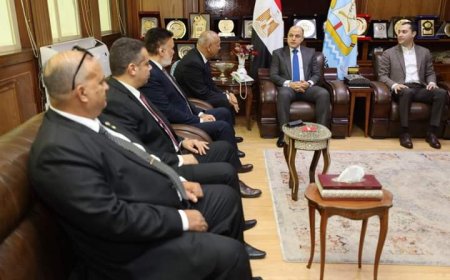 محافظ كفرالشيخ يستقبل الكاتب الصحفي مصطفى بكري والفنان طارق الدسوقي بعد مشاركتهم في المؤتمر العلمي الثاني للعلوم الإنسانية  بكلية الآداب جامعة كفرالشيخ