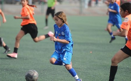 جميلة غندر تتألق فى ملاعب كرة القدم النسائية 