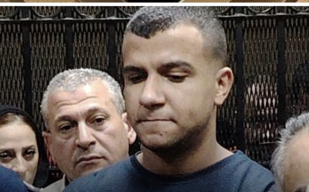 عصام صاصا يصل النيابة تمهيدًا لترحيله قسم الطالبية لانهاء إجراءات الإفراج عنه