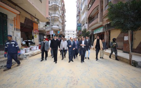 محافظ كفرالشيخ يتفقد أعمال مشروع تركيب الإنترلوك ورفع كفاءة الأرصفة بتقسيم التجاريين .. ويلتقى عدداً من المواطنين 