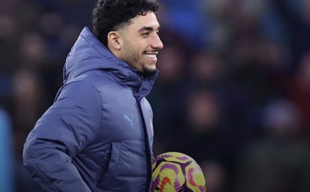 عمر مرموش يحتفظ بكرة الهاتريك بعد ثلاثيته في مرمى نيوكاسل