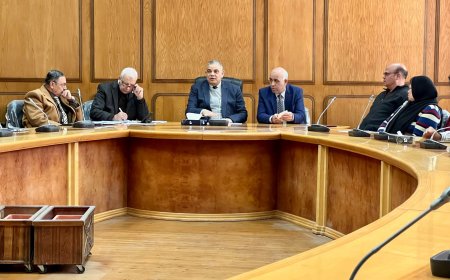 رئيس جامعة كفر الشيخ يجتمع بأمناء كليات الجامعة والمدراء العموم في إطار التحضير لإعداد الخطة الاستراتيجية للجامعة 2025-2030