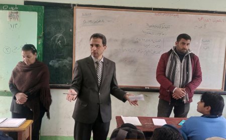 وكيل تعليم كفرالشيخ يتفقد المدارس ويستمع لأرائهم حول العملية التعليمية ويتابع التقيّمات