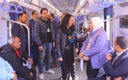 وزيرة التضامن الاجتماعي تجرب القطار الكهربائي LRT