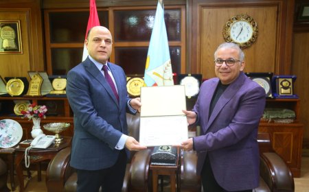 محافظ كفرالشيخ يكرّم مدير ثقافة بيلا لتطويره تطبيق «توت» الإلكتروني المجاني لكتب ومجلات الأطفال الصوتية الناطقة