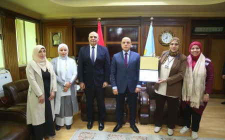 محافظ كفرالشيخ يكرم فريق عمل الإدارة العامة للتخطيط والتنمية العمرانية لجهودهم المتميزة في أداء عملهم