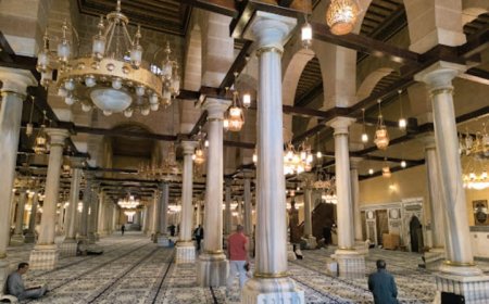 وزارة الأوقاف وتليفزيون الحياة ينقلان صلاة العشاء والتراويح من مسجد سيدنا الإمام الحسين