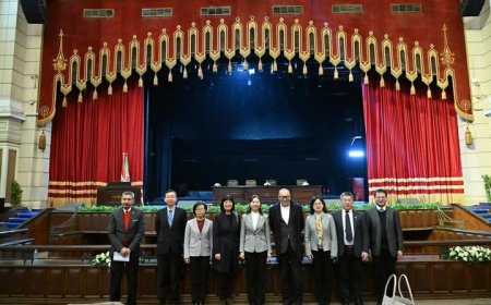 تعزيز التعاون الثقافي والإنساني بين جامعتي القاهرة وشنغهاي الدولية 