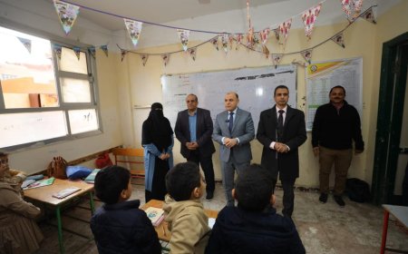 محافظ كفرالشيخ يتفقد الفصول المدرسية بمدرسة الرياض للتعليم الأساسي