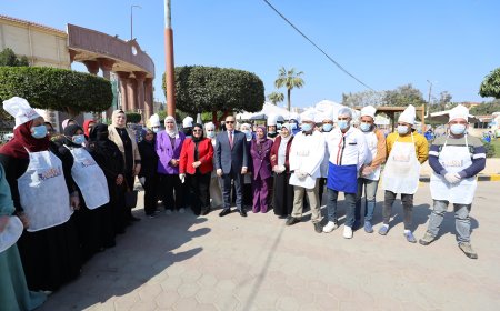 محافظ كفرالشيخ يتفقد مبادرة «مطبخ المصرية بإيدين بناتها» وجبات إفطار للأسر الأولى بالرعاية