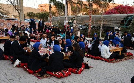 رئيس جامعة حلوان يشارك الطلاب إفطاراً جماعياً نظمته أسرة طلاب من اجل مصر