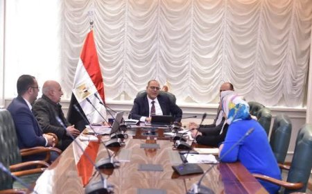 وزير العمل يبحث مستجدات إعداد إستراتيجية لتطوير مهام وخدمات الوزارة