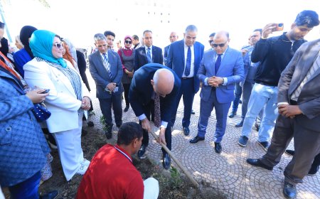 محافظ كفرالشيخ ورئيس الجامعة يفتتحان حملة التشجير وتجميل المسطحات الخضراء بالجامعة