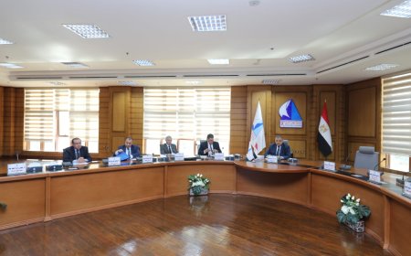 رئيس جامعة كفر الشيخ يترأس لجنة اختيار عميد كلية الصيدلة بالجامعة