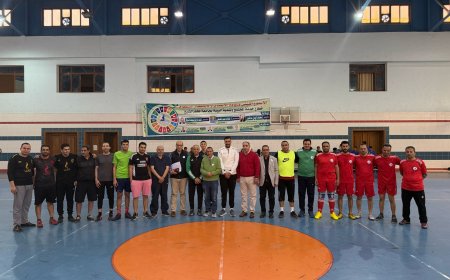 عميد كلية التجارة يشهد ريمونتادا فريقه على كلية الآداب في بطولة دوري جامعة كفر الشيخ ضمن فعاليات الأسبوع البيئي