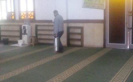 رش وتعقيم عدد من مساجد حي الزهور بمحافظة بورسعيد