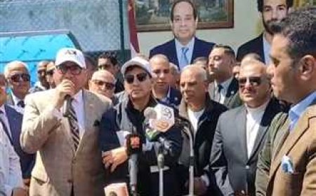 والد محمد صلاح يداعب وزير الرياضة  «هتفطر معانا النهارده»