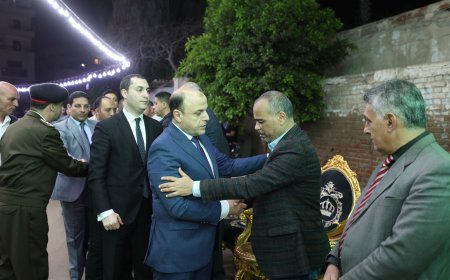 محافظ كفرالشيخ يؤدِّي واجب العزاء في حرم وكيل وزارة التضامن الاجتماعي