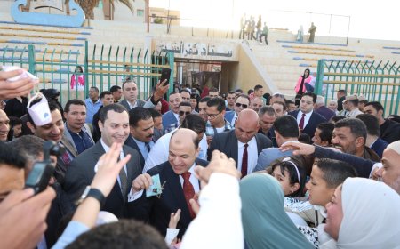 محافظ كفرالشيخ يؤدي صلاة عيد الفطر المبارك بساحة سيتي كلوب وسط الآلاف من المصلين