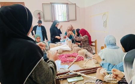 ورش تدريب الفتيات على فنون المكرمية ضمن برامج أندية المرأة بشباب كفر الشيخ