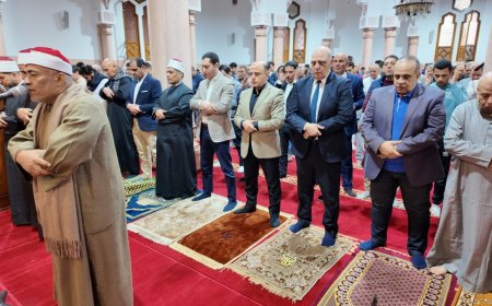 محافظ كفرالشيخ يؤدى صلاة الجمعة.. ويتفقد أعمال التطوير بمسجد النصر «الملك»