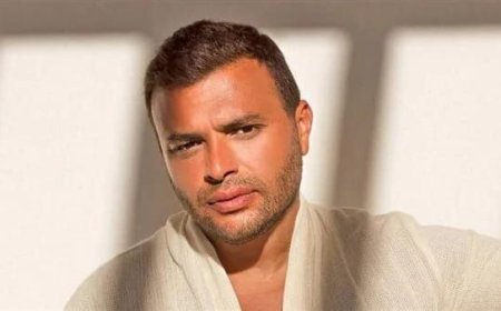 رامي صبري يستقبل عزاء والدة زوجته بمسجد الشرطة